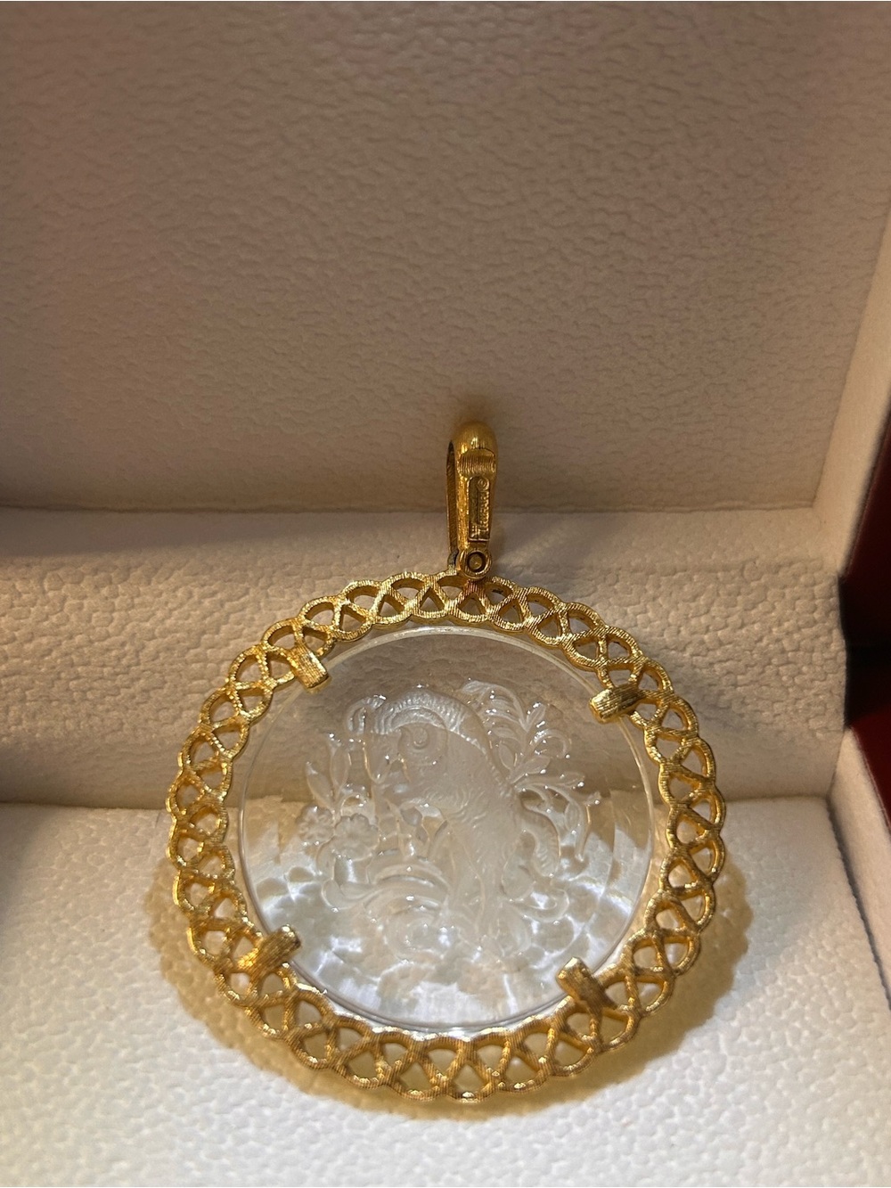 Golden TRIFARI Ram Intaglio Pendant Etched Glass Aries Zodiac - Picture 6 of 9